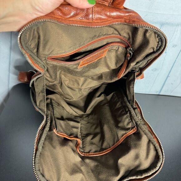 Vilenca Holland brown supple distressed leather basketweave hobo backpack bag - Picture 10 of 12